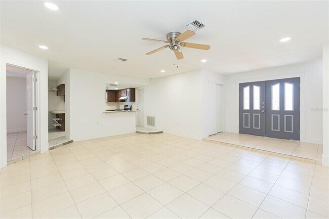 Building Photo - 8253 Redfield Dr