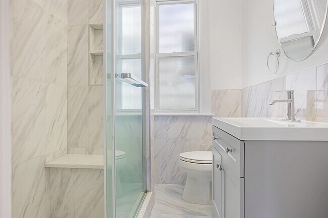 Building Photo - 128 OAK St