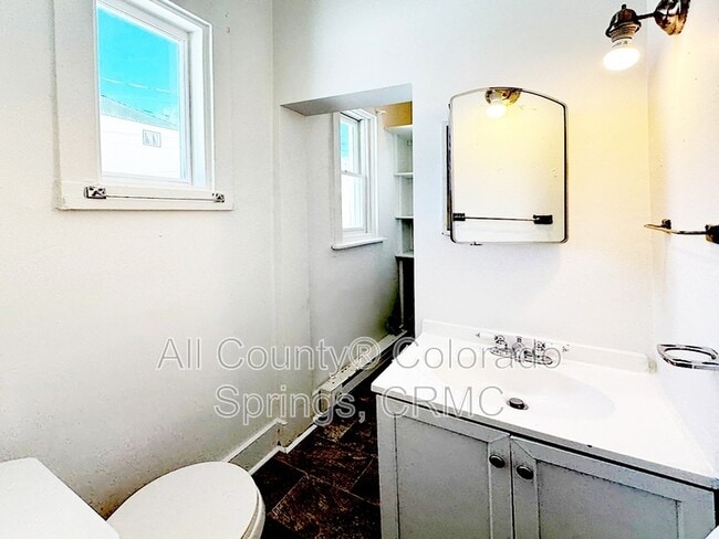 Building Photo - 215 N First Street