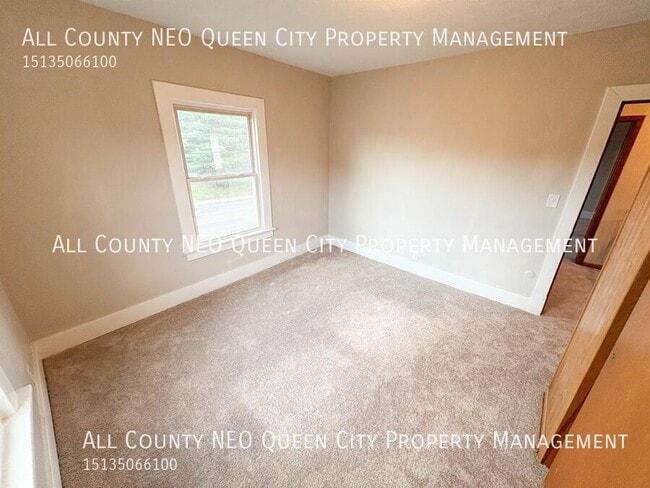 Building Photo - 22 E Siebenthaler Ave