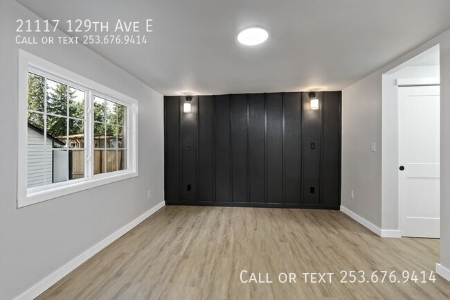 Building Photo - 21117 129th Ave E