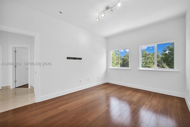 Building Photo - 10957 NW 73rd Terrace