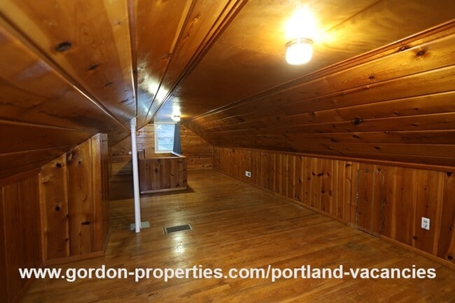 Building Photo - SE Flavel St - Woodstock 3 bedroom home with single car garage