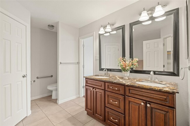 Building Photo - 5935 Wildbriar Ln