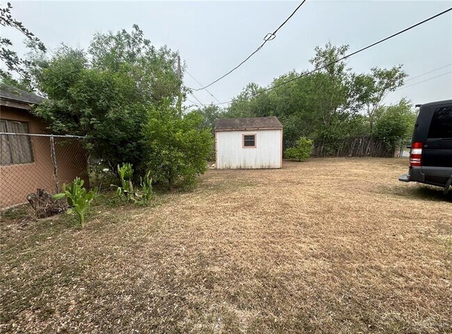 Building Photo - 129 W Falcon Ave