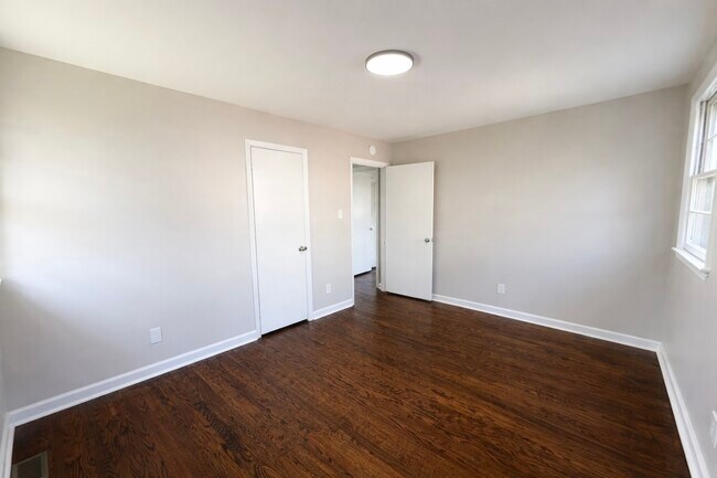 Building Photo - 108 Revere Dr