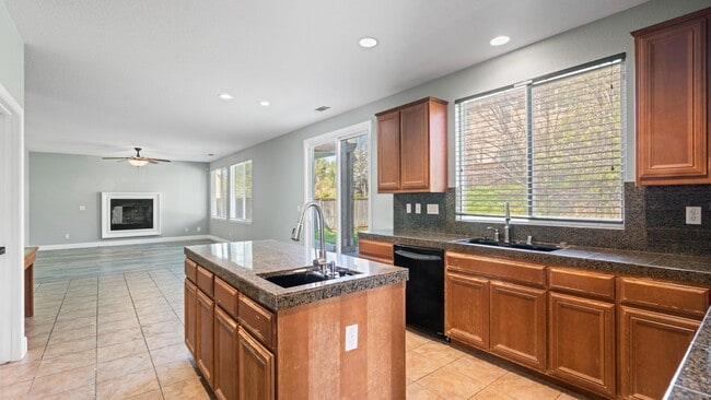 Building Photo - Beautiful two-story in Paradise Crest!