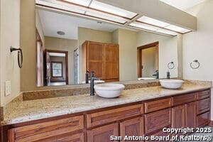 Building Photo - 807 Happy View