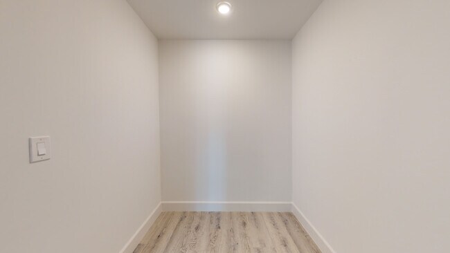 Building Photo - 730 S Serrano Ave