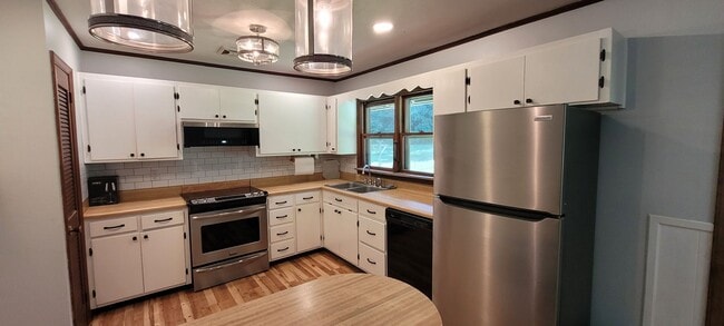 Building Photo - 203 Church Hollow Rd