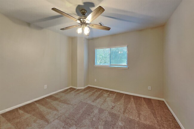 Building Photo - 1622 Sandy Park Dr