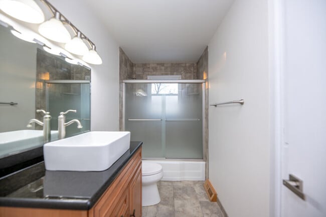 Building Photo - Home in Far North Peoria