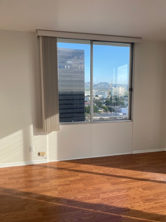 Building Photo - 2170 Century Park E