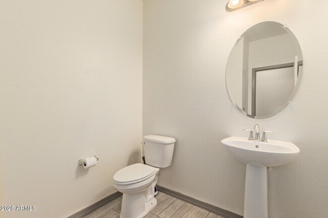 Building Photo - 905 S Canal Dr
