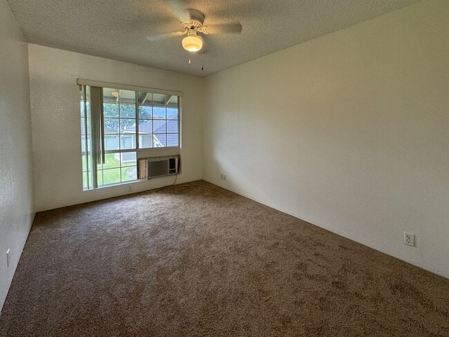 Building Photo - Available June 1. 1BD/1BA/1PKG at Royal Palm in Waipio.