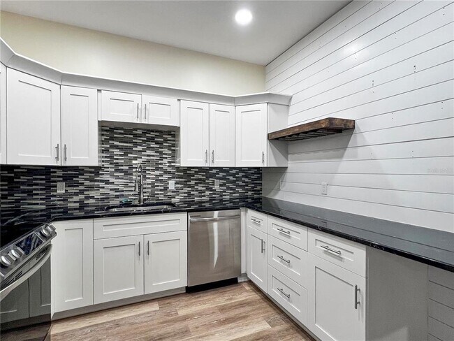 Building Photo - 6412 Rosefinch Ct