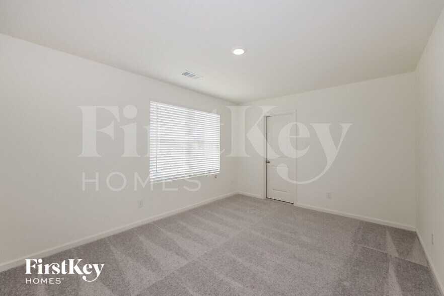 Building Photo - 1840 Sandlin Dr