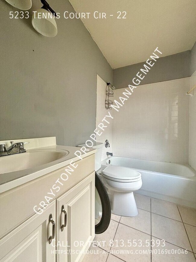 Building Photo - Spacious 2-Bedroom Condo in Prime Tampa Lo...