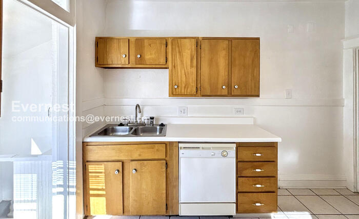 Building Photo - 453 S Clarkson St