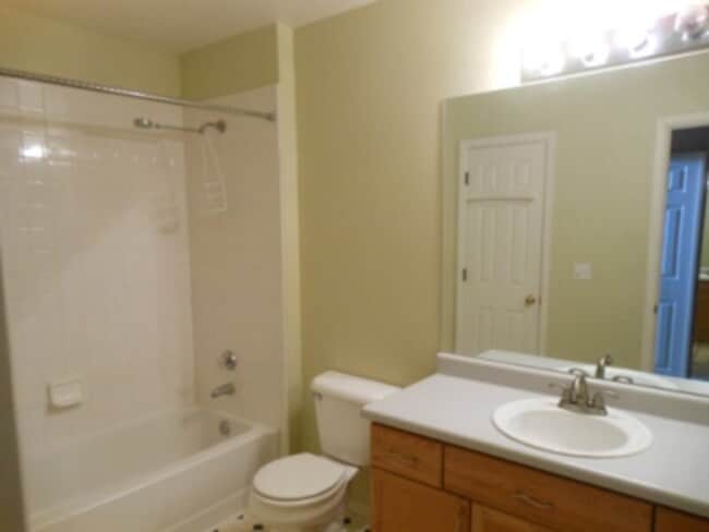 Building Photo - Topaz at Indian Creek 2 story with basemen...