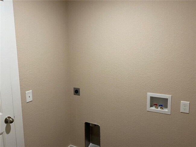 Building Photo - 422 Barbet Dr