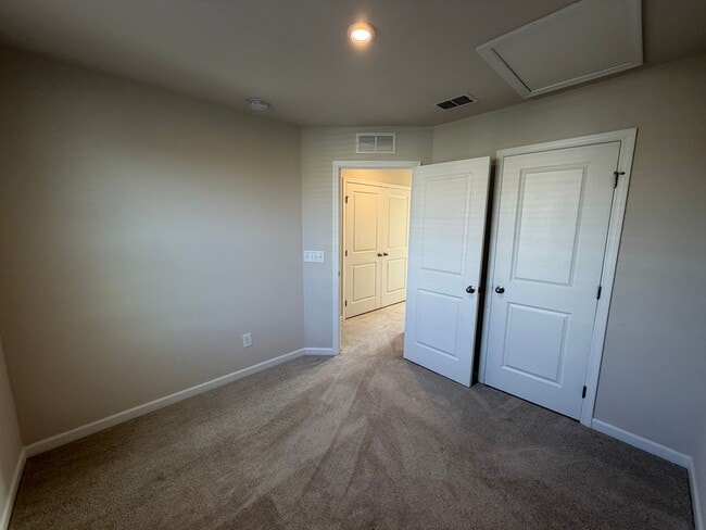 Building Photo - Thornton Grove Townhome