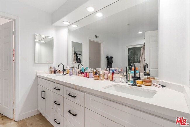 Building Photo - 20318 Blythe St