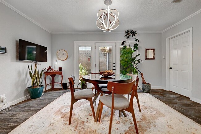 Building Photo - 11133 Pinehurst Dr