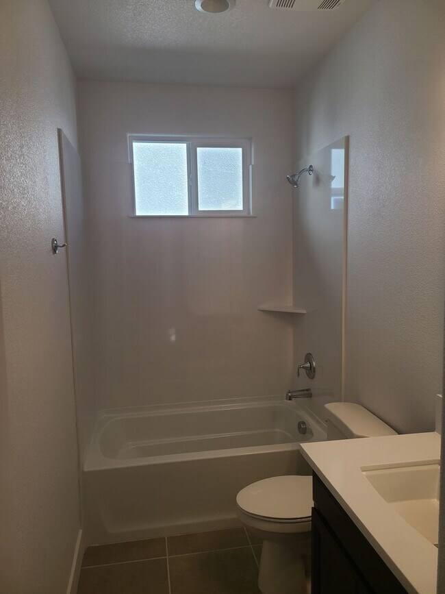 Building Photo - Stunning 4 Bedroom, 3 Bath Mountain house Home W/ Solar