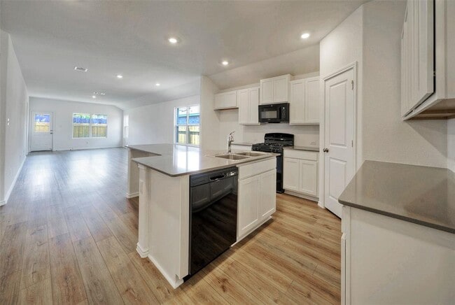 Building Photo - 108 Montego St