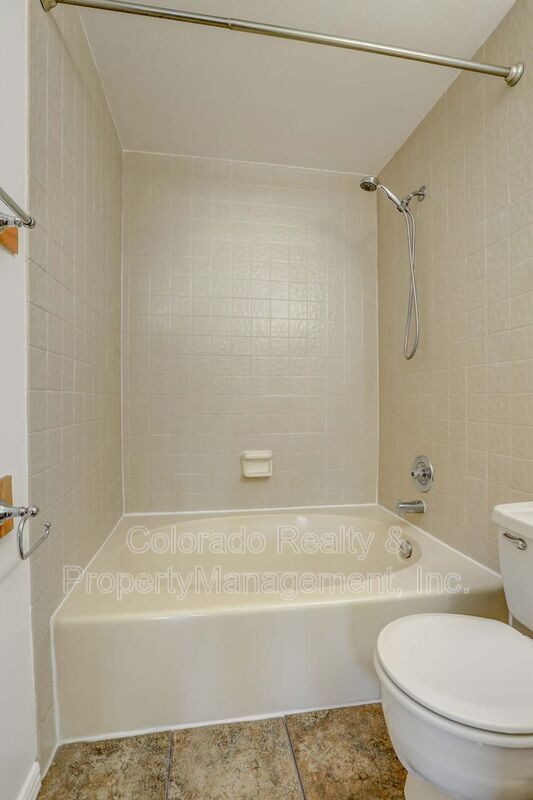 Building Photo - 8225 Fairmount Dr