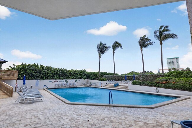 Building Photo - 9650 S Ocean Dr