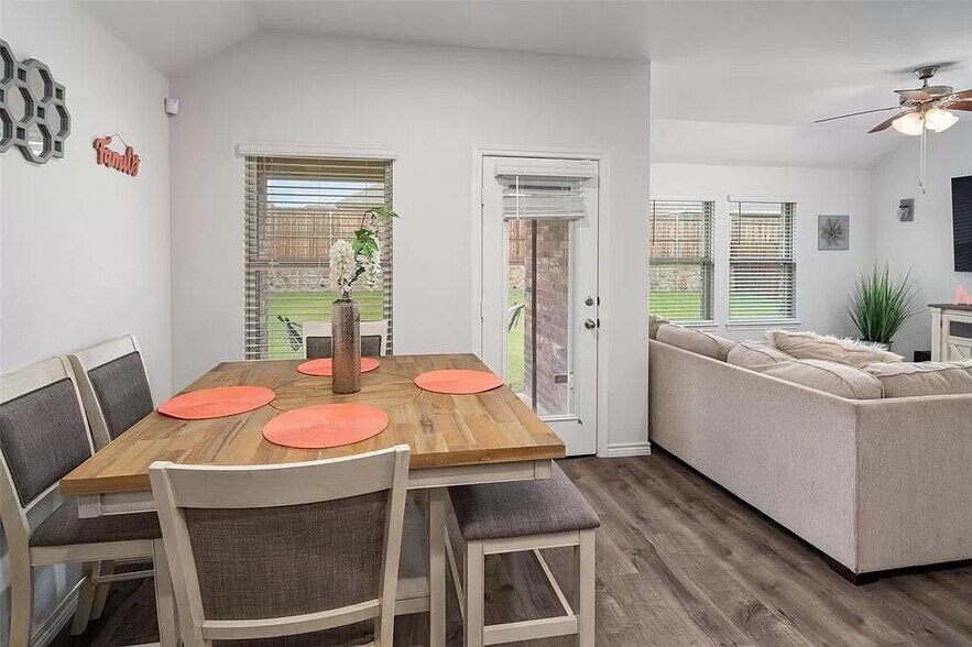 Building Photo - 604 Saddle Club Way