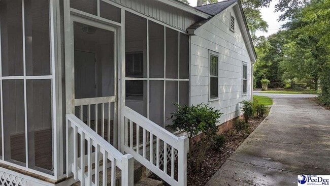 Building Photo - 1715 Cherokee Rd