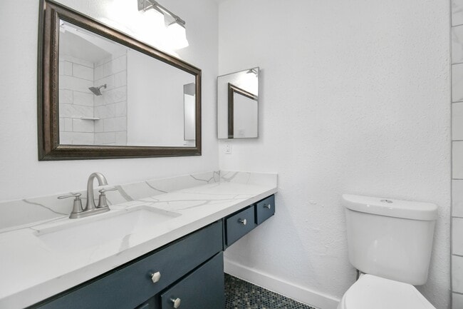 Building Photo - 2002 Gentryside Dr