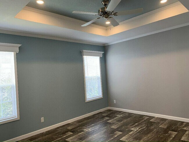 Building Photo - 419 Zeeland St