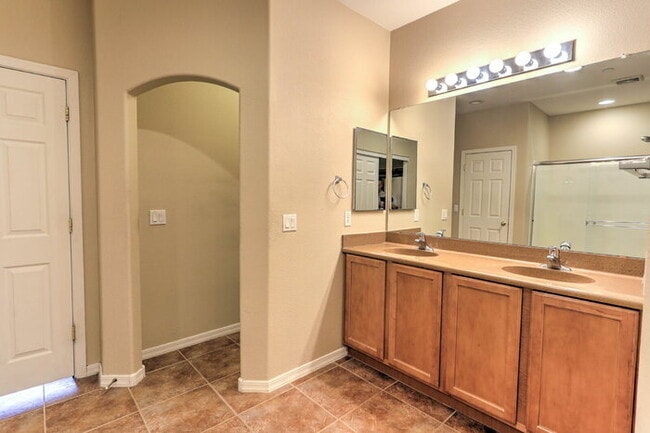 Building Photo - Rancho Sahuarita 5-Bed with 3.5 Baths 3187 Sq Ft