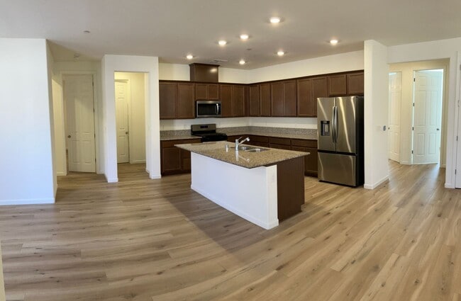 Building Photo - 1977 Apiary Wy