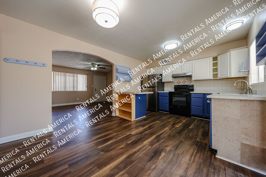 Building Photo - 1117 W Auburn Dr
