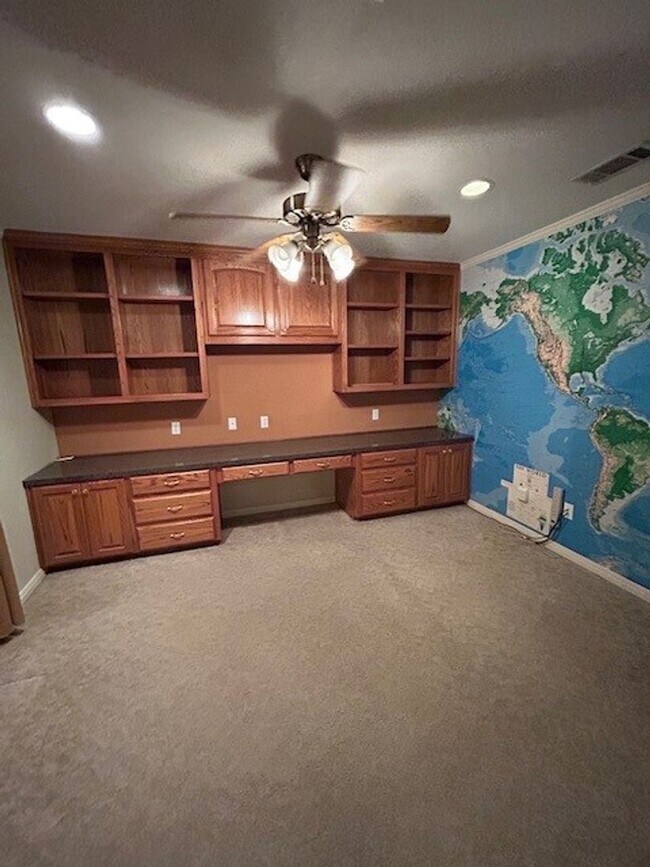 Building Photo - Spacious Midway ISD Home
