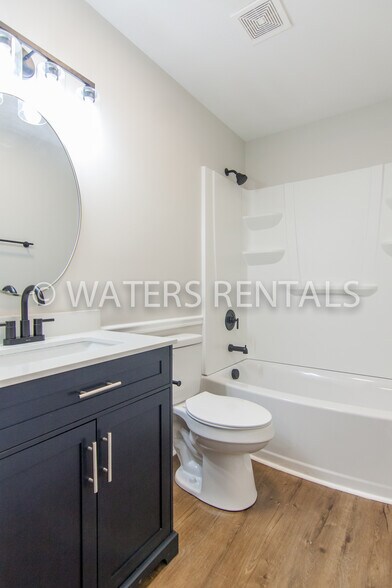 Hallway Bath - 156 Soren Ln