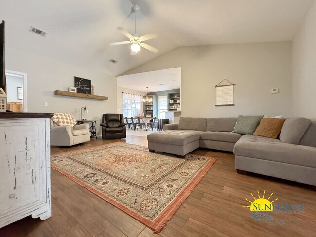Building Photo - Spacious & Updated 3 Bedroom Home in Niceville-Near Eglin AFB!