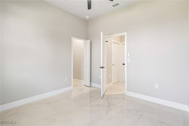 Building Photo - 2606 25th St SW