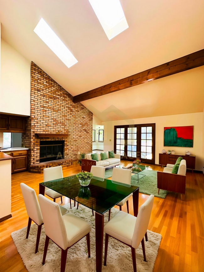 Building Photo - 1121 Pellham Dr