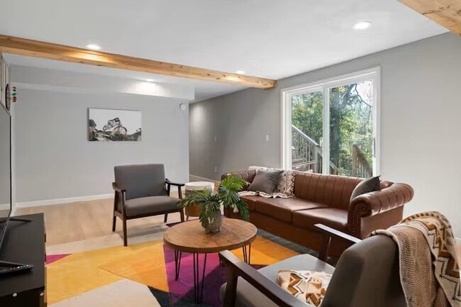 Building Photo - 15 Churchill Dr