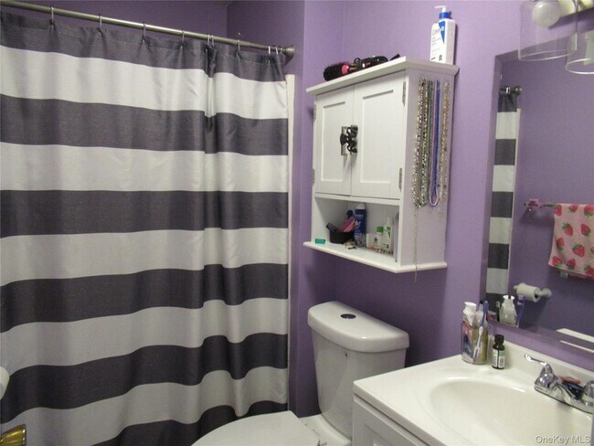 Building Photo - 63 River Rd