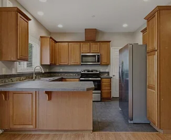 Building Photo - Camas 4 Bedroom Home with Central AC, Fireplace & Fenced Yard Near Downtown!