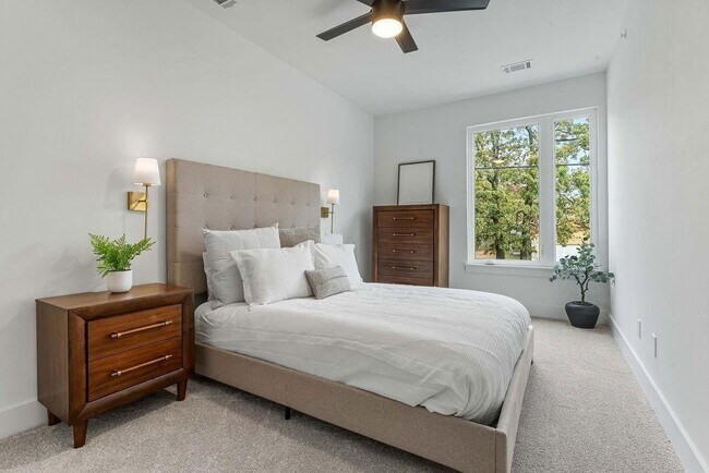 Building Photo - 4108 W Olive St