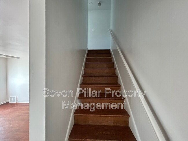 Building Photo - 339 S Napoleon Ave