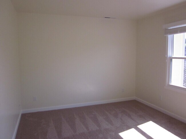 Building Photo - 108 Myrtle St